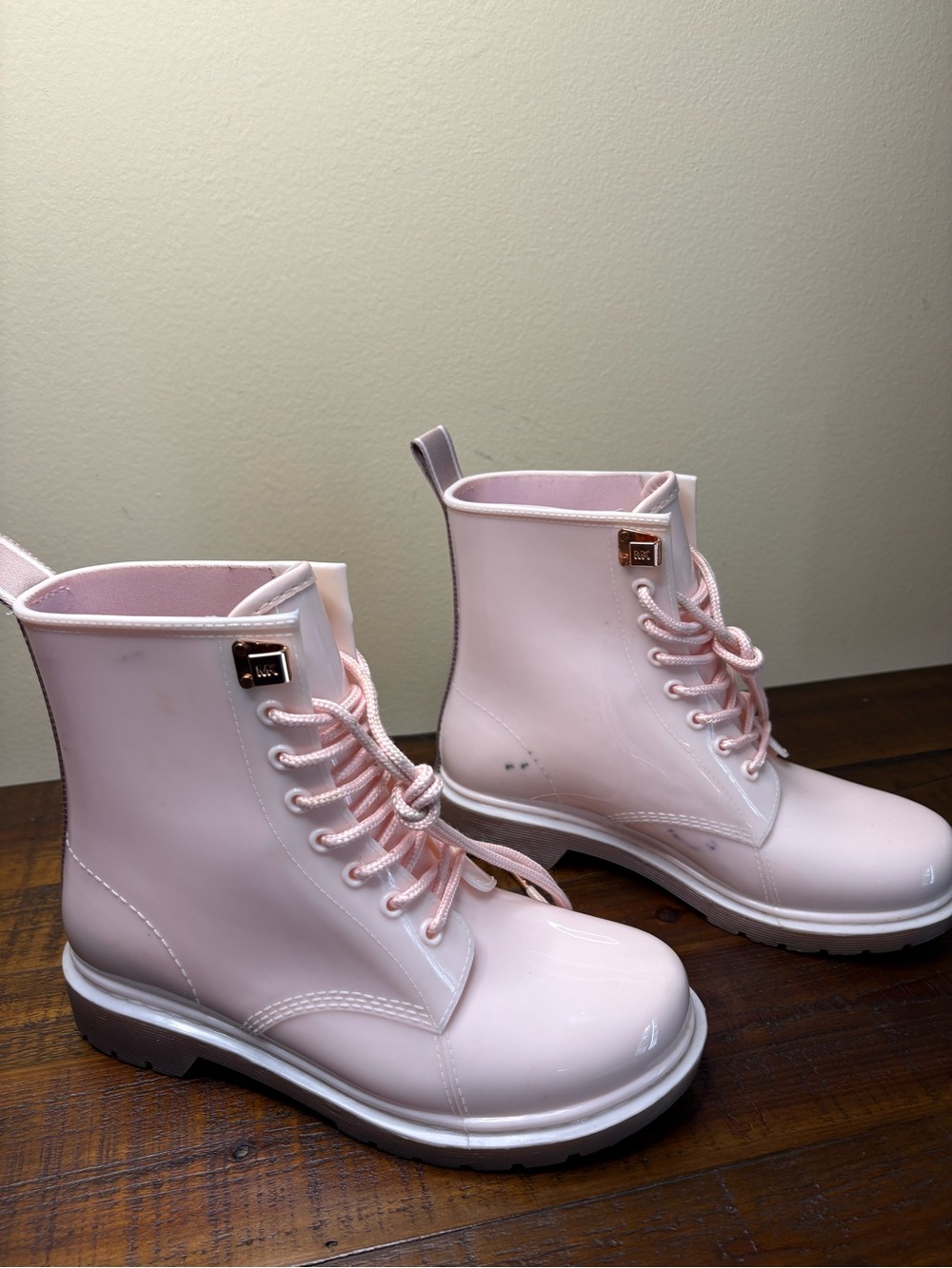 Michael Kors Tavie Women’s Size 7 Soft Pink Rain Booties - Picture 2 of 13